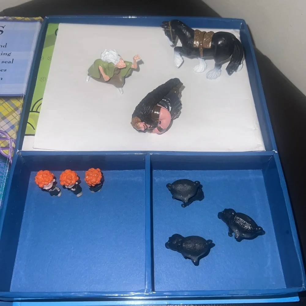 Disney Brave Merida (My Busy Books)‎ With 9 Figures Complete 2012 Original Read